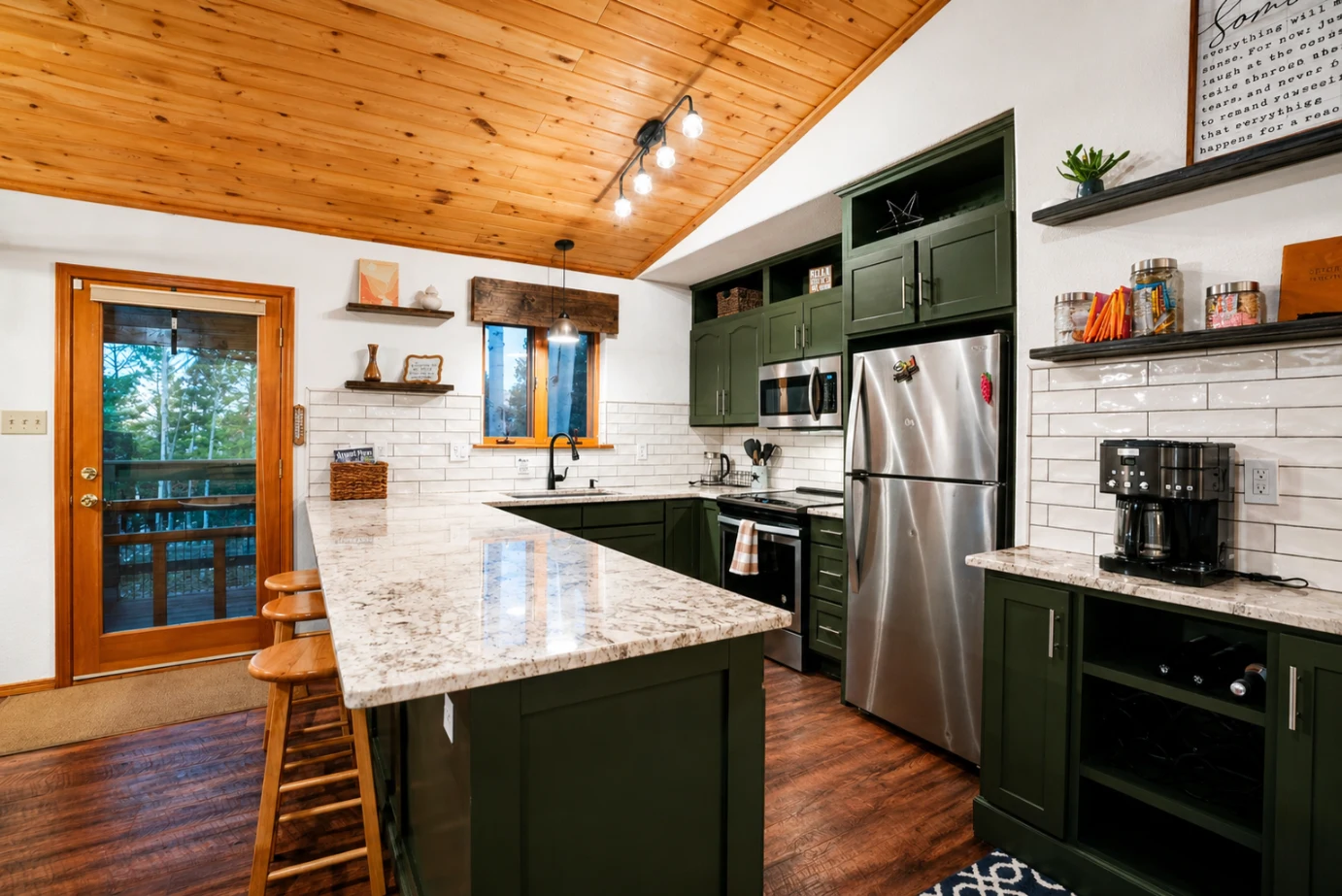 Full kitchen